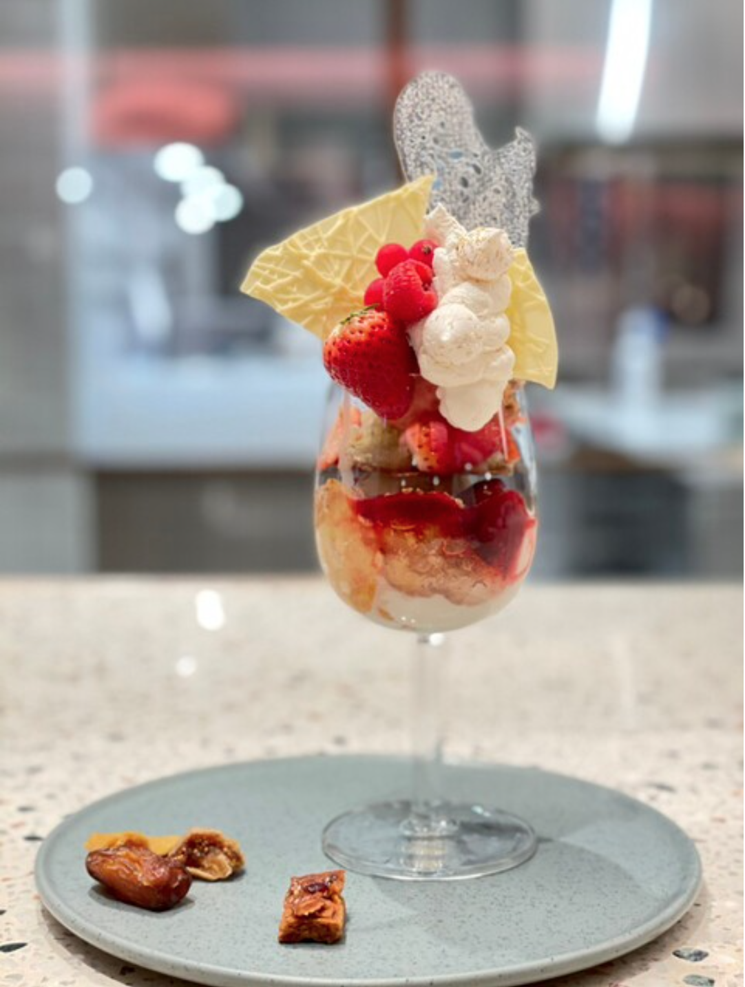 Seasonal parfait set Strawberry and chocolate parfait for 2,860 yen (tax included). Menu changes depending on the season Source: Nyanchu 72